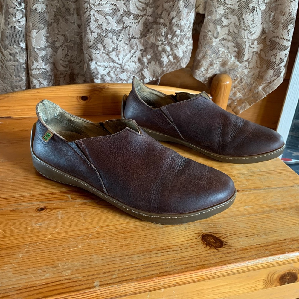 El Naturalista Brown Thick Leather Flats Slip ons Made In Spain Comfort Size 8.5